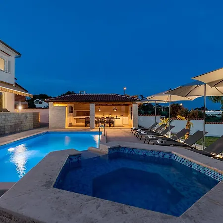 Aesthetic With Private Pool