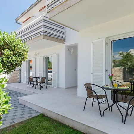 Aesthetic With Private Pool Villa *